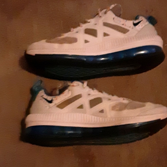 Air max nikes size 5y - Picture 3 of 4